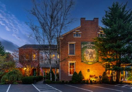 The Londonderry Inn at Night